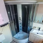 Apartamento Stunning In With House Sea View Tkon
