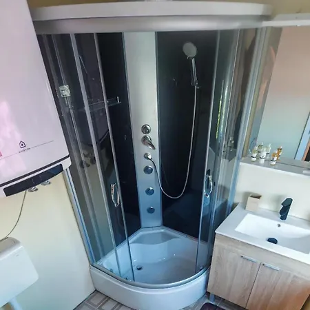 Apartman Stunning In With House Sea View Tkon