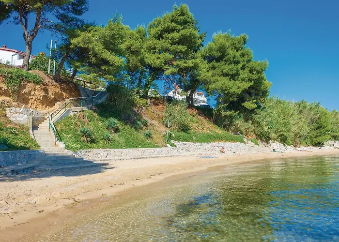 Apartman Stunning In With House Sea View Tkon